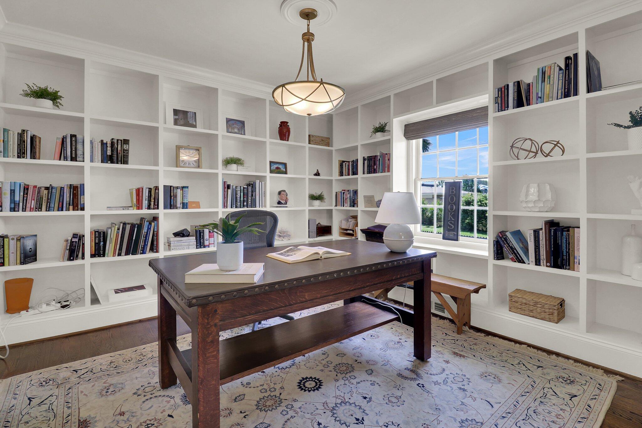 48 Barre Street Charleston, SC 29401 - Photo 6 of 64 CREM-48 Barre St staged-7