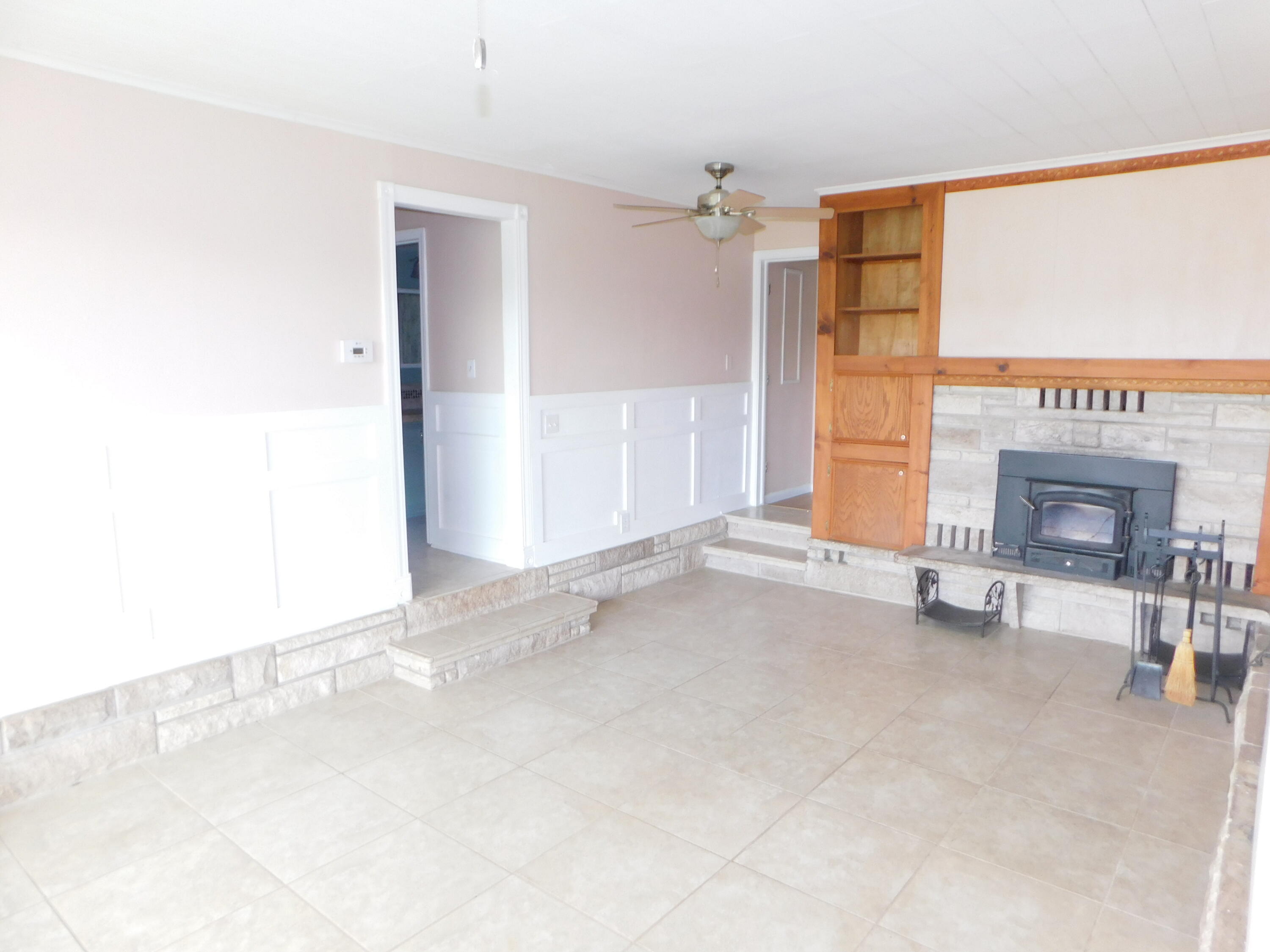 304 West Edgar Bergen Boulevard Decatur, MI 49045 - Photo 25 of 36 FIREPLACE