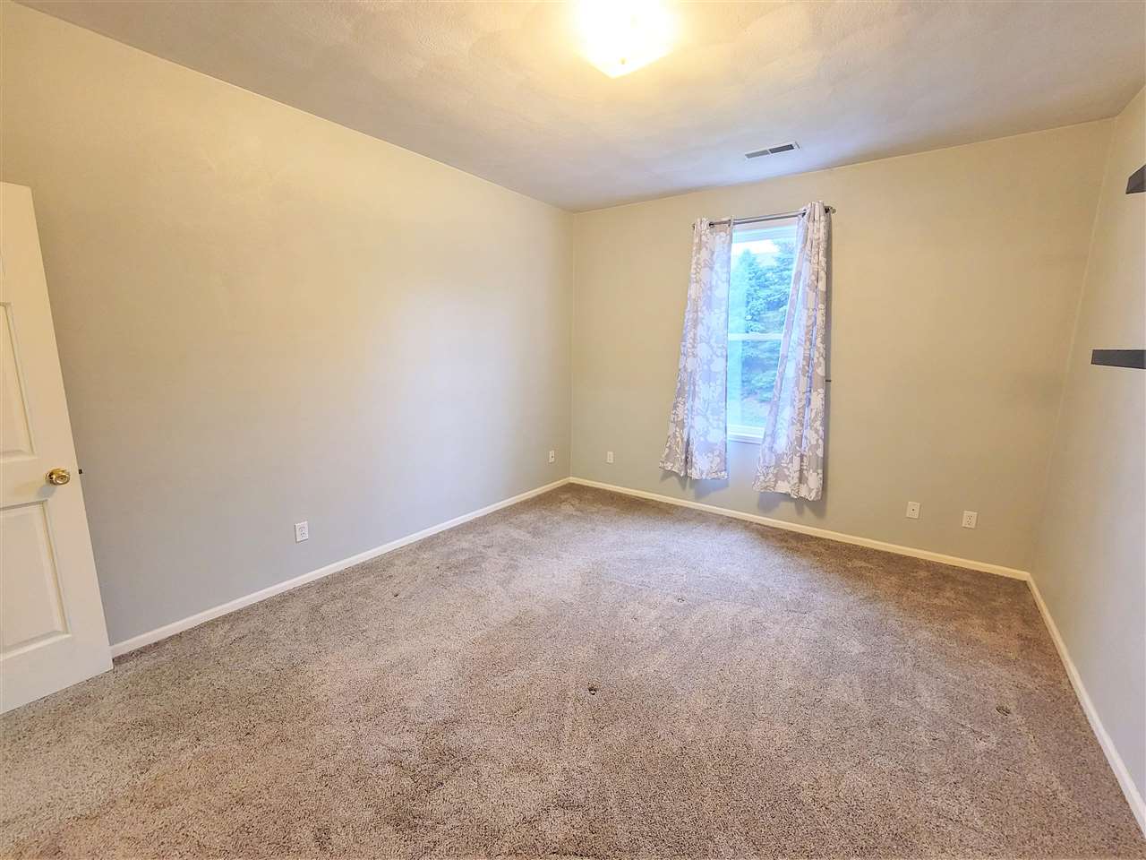 10138 B Monarch Road Roscoe, IL 61073 - Photo 18 of 24 an empty room with windows