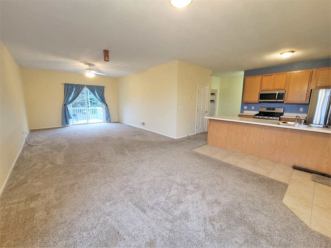 10138 B Monarch Road Roscoe, IL 61073 - Photo 4 of 24 a view of kitchen and microwave