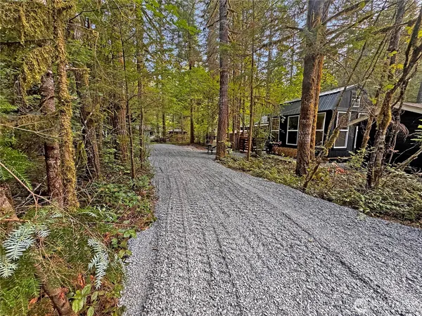 a view of a pathway with a yard