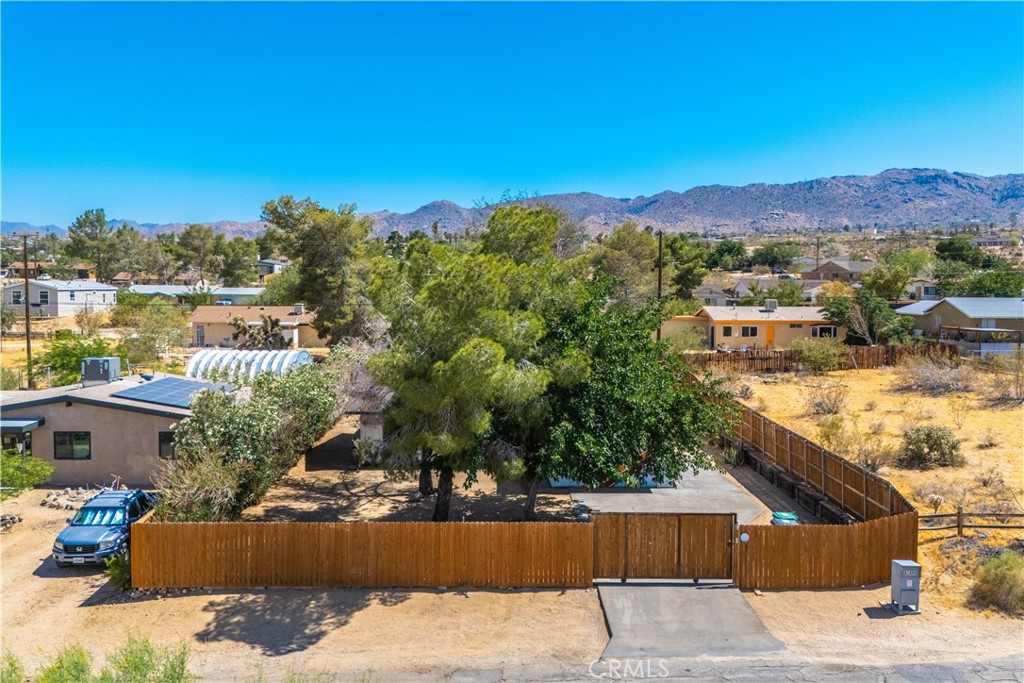 61493 Desert Air Road Joshua Tree, CA 92252 - Photo 3 of 30
