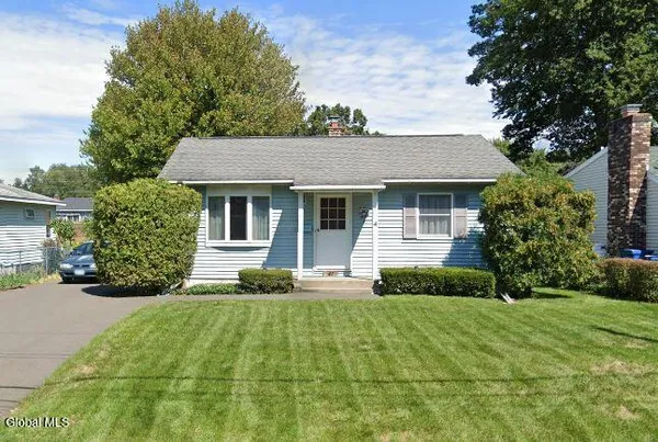 $2,600 | 41 Oakwood Drive, Colonie, NY 12205