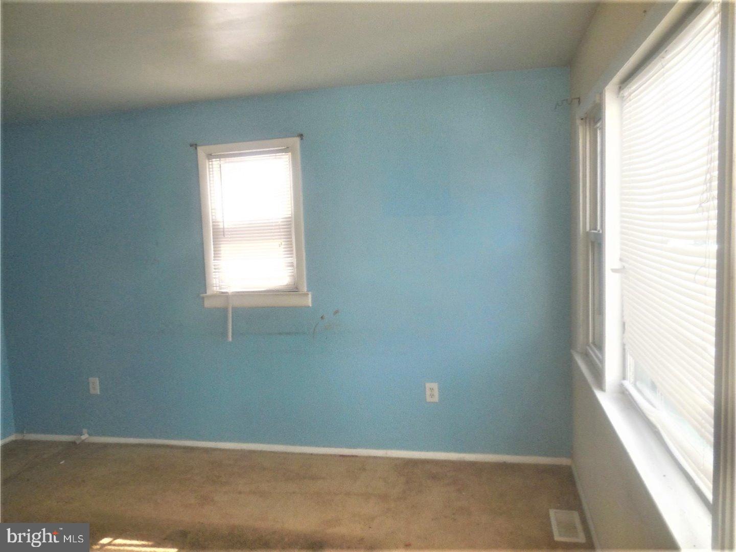 212 Whittaker Street Riverside, NJ 08075 - Photo 3 of 15 Living Room