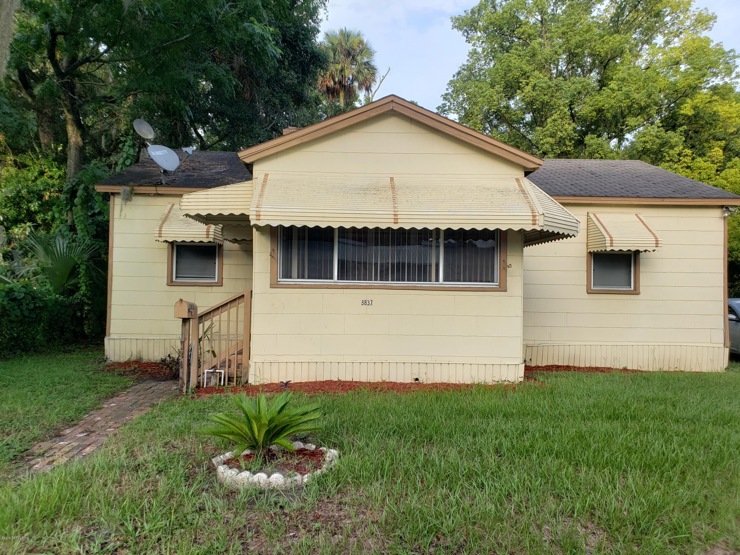 3837 St Augustine Road Jacksonville, FL 32207 - Photo 1 of 12 a front view of a house with garden