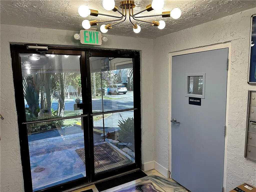 105 South Riverside Drive, Unit 303 Pompano Beach, FL 33062 - Photo 15 of 36 PHOTO-2025-11-07-07-03-12