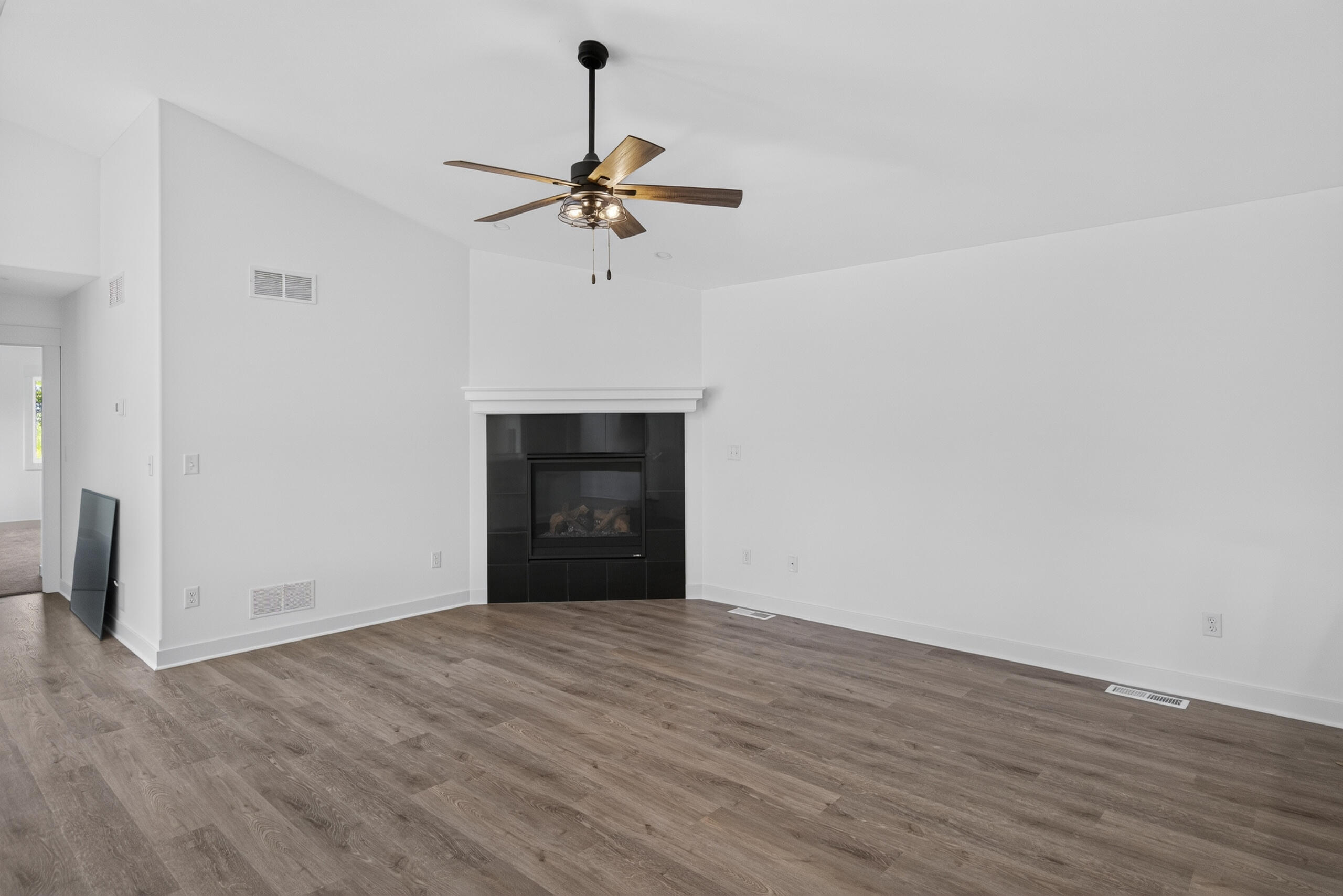 W206N16182 Stonebrook Drive Jackson, WI 53037 - Photo 7 of 18 DSC08213