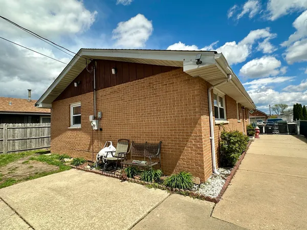 $290,000 | 8404 South 79th Avenue, Justice, IL 60458