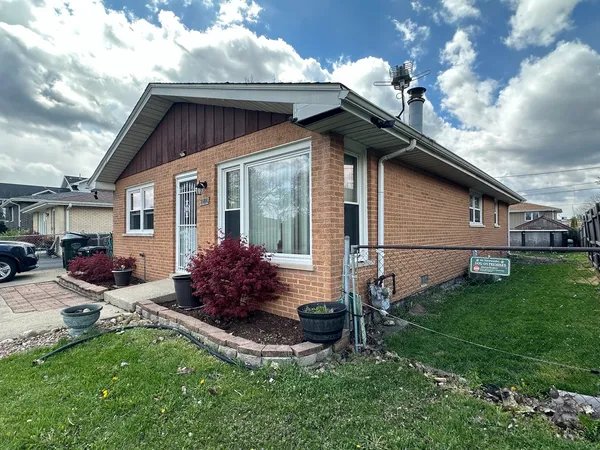 $290,000 | 8404 South 79th Avenue, Justice, IL 60458