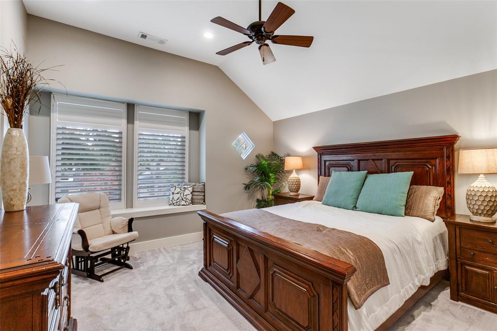 413 Ridge Crest Drive Richardson, TX 75080 - Photo 19 of 34 a bed room with a bed and a chair