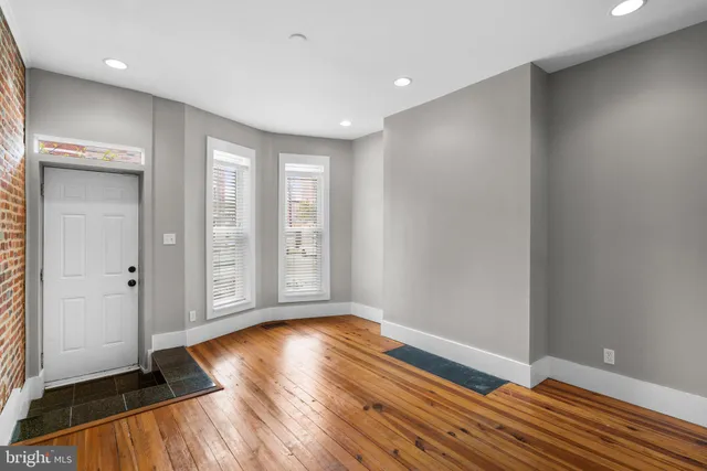 a view of livingroom with hardwood