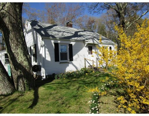 217 Windham Road Pelham, NH 03076 - Photo 4 of 29