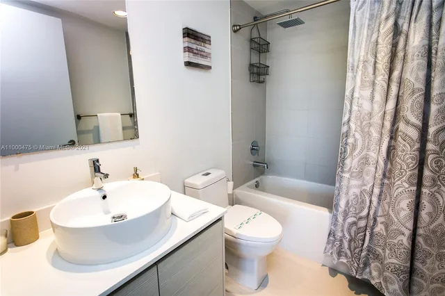 $7,500 | 2600 East Hallandale Beach Boulevard, Unit T2002, Hallandale Beach, FL 33009