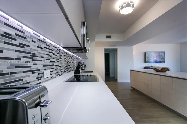 $7,500 | 2600 East Hallandale Beach Boulevard, Unit T2002, Hallandale Beach, FL 33009