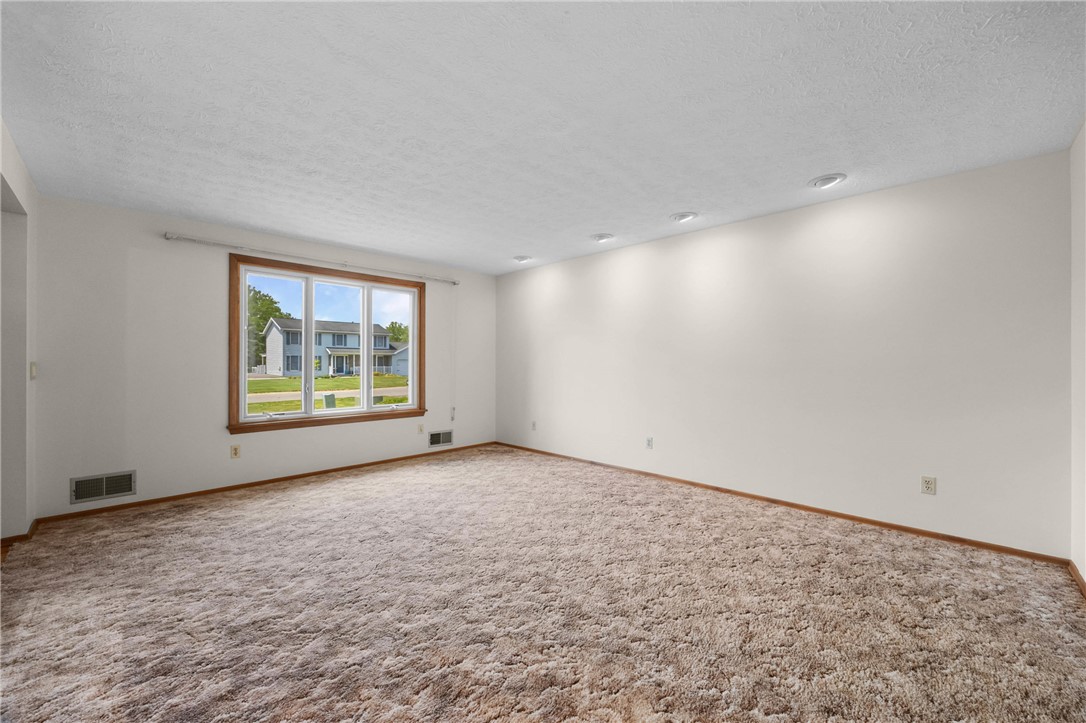 12 Forest Meadow Trail Rochester, NY 14624 - Photo 10 of 48