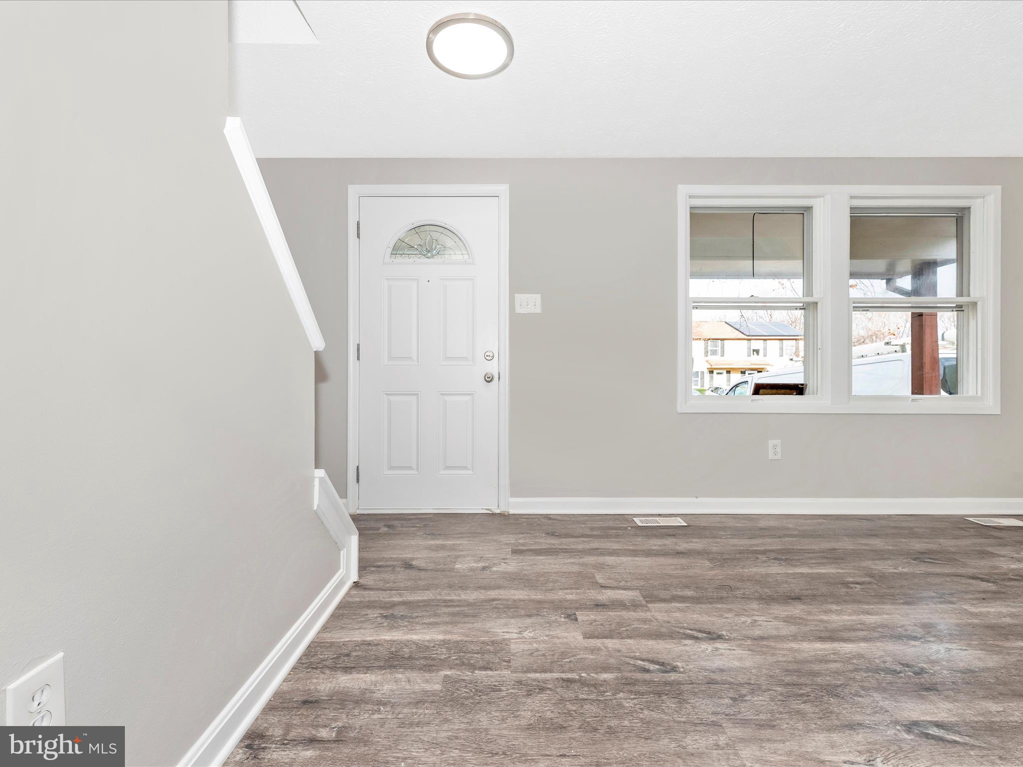 194 Stonegate Drive Frederick, MD 21702 - Photo 3 of 36 Entry