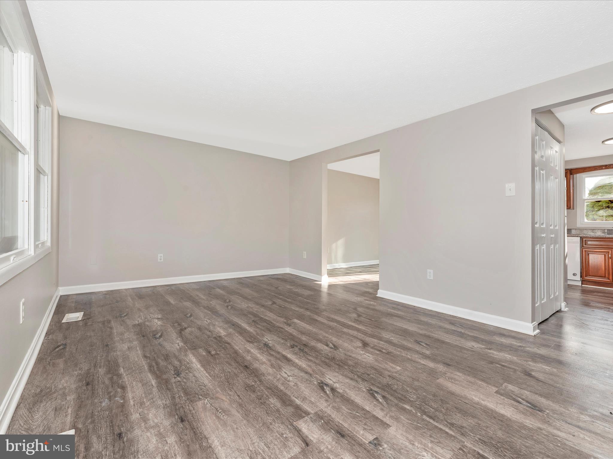 194 Stonegate Drive Frederick, MD 21702 - Photo 4 of 36 Living Room