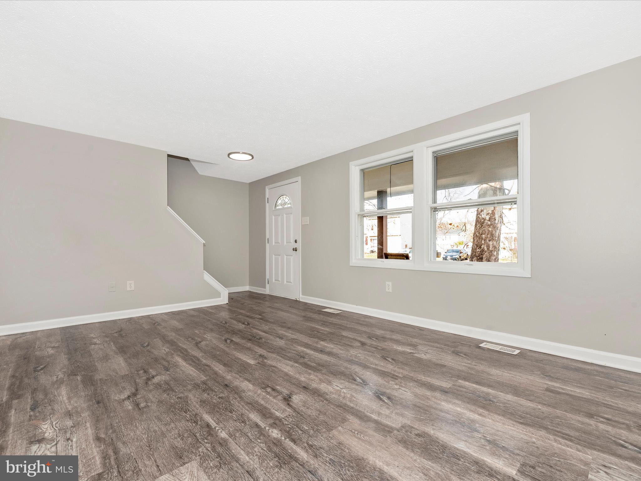 194 Stonegate Drive Frederick, MD 21702 - Photo 6 of 36 Living Room