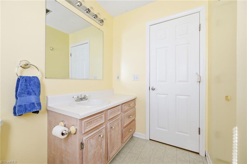 1008 Kingstree Ridge Drive Winston-Salem, NC 27127 - Photo 32 of 50 upstairs hallway bathroom