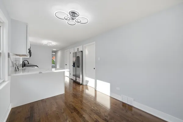 $389,900 | 2811 West 82nd Street, Chicago, IL 60652