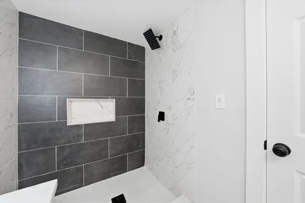 $389,900 | 2811 West 82nd Street, Chicago, IL 60652