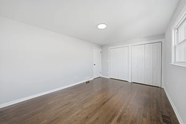 $389,900 | 2811 West 82nd Street, Chicago, IL 60652