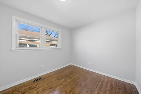 $389,900 | 2811 West 82nd Street, Chicago, IL 60652