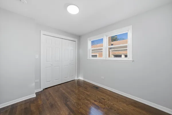 $389,900 | 2811 West 82nd Street, Chicago, IL 60652