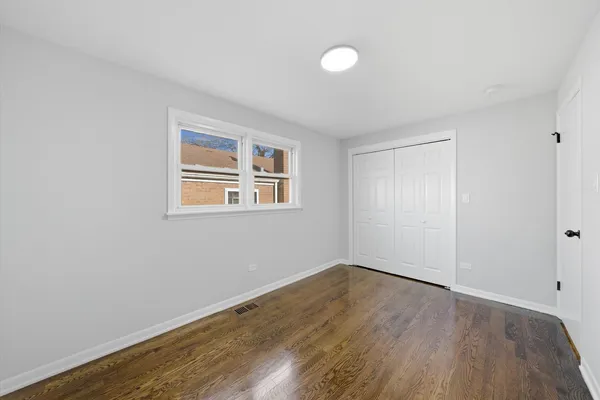 $389,900 | 2811 West 82nd Street, Chicago, IL 60652