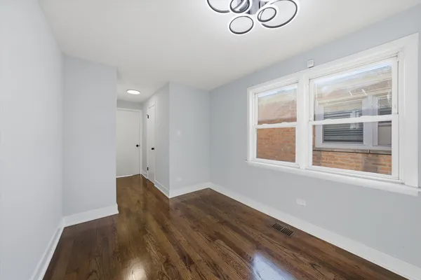 $389,900 | 2811 West 82nd Street, Chicago, IL 60652