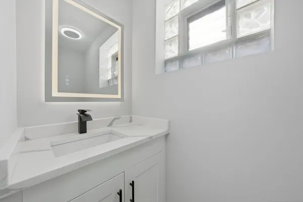 $389,900 | 2811 West 82nd Street, Chicago, IL 60652