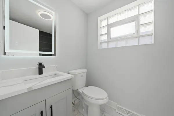 $389,900 | 2811 West 82nd Street, Chicago, IL 60652
