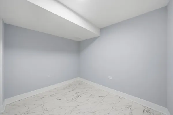$389,900 | 2811 West 82nd Street, Chicago, IL 60652