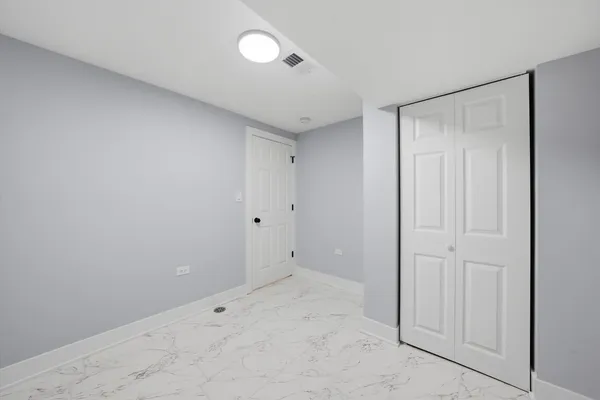 $389,900 | 2811 West 82nd Street, Chicago, IL 60652