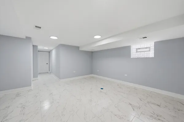$389,900 | 2811 West 82nd Street, Chicago, IL 60652