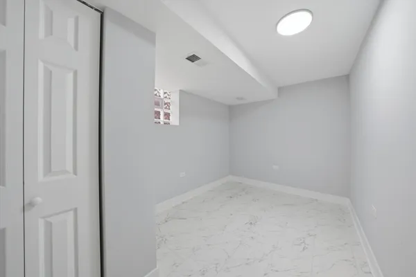 $389,900 | 2811 West 82nd Street, Chicago, IL 60652