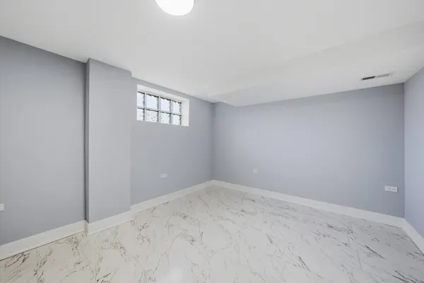 $389,900 | 2811 West 82nd Street, Chicago, IL 60652