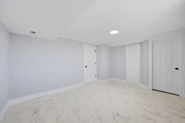$389,900 | 2811 West 82nd Street, Chicago, IL 60652
