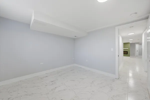 $389,900 | 2811 West 82nd Street, Chicago, IL 60652