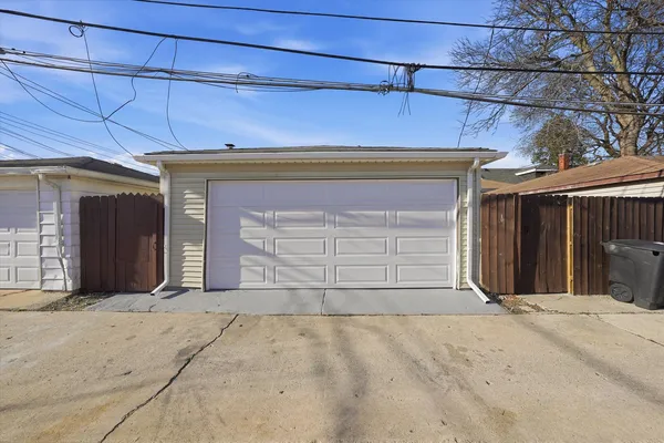 $389,900 | 2811 West 82nd Street, Chicago, IL 60652