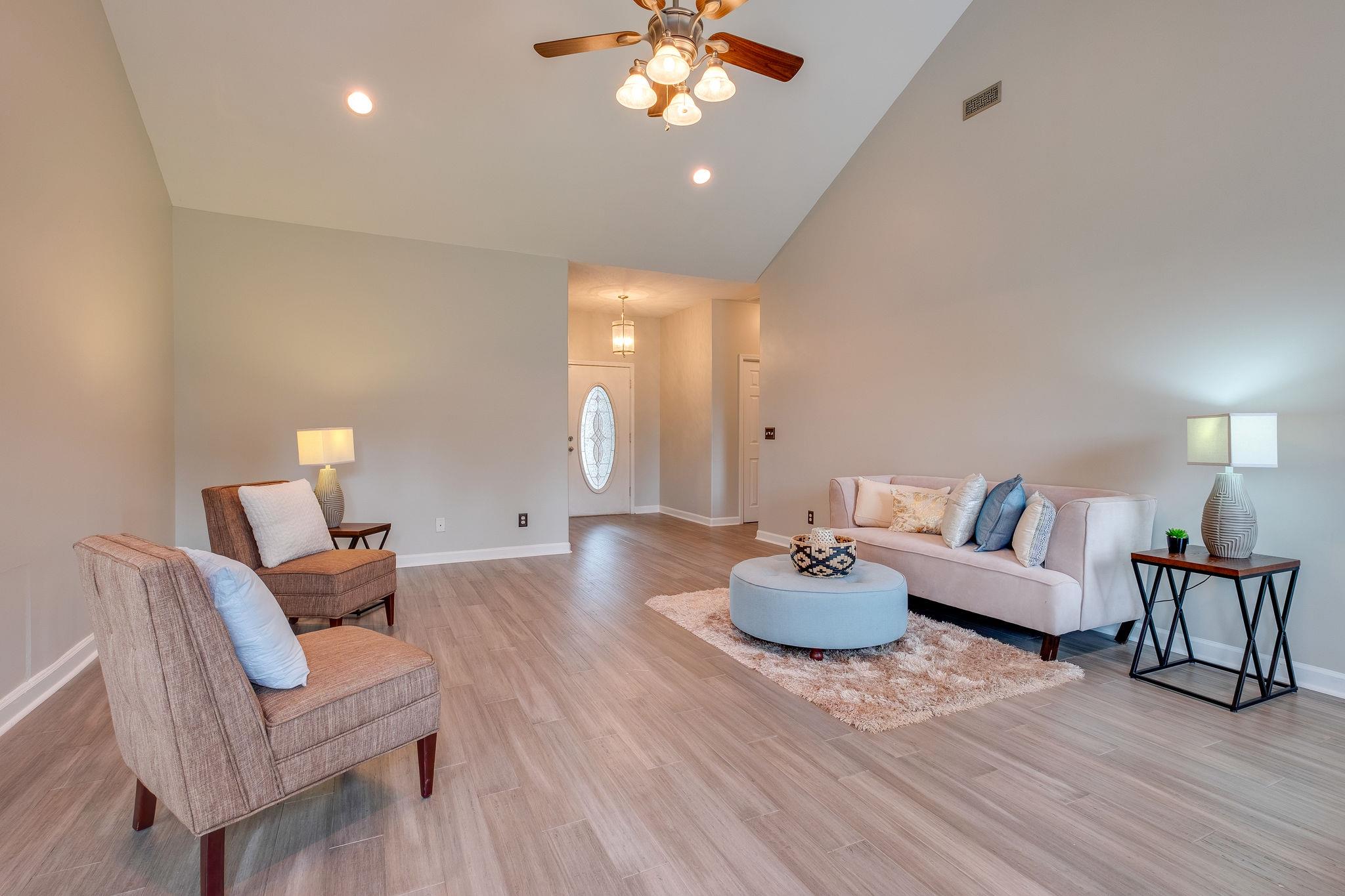 IMPRESSIVE GREAT ROOM!