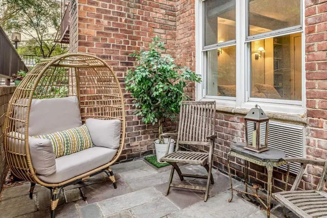 a view of a workspace with furniture