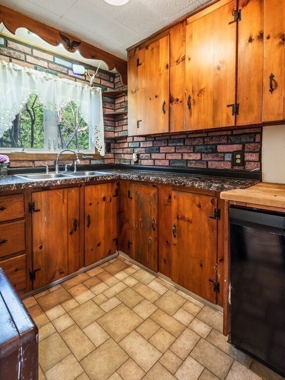 5 Crosby Street Webster, MA 01570 - Photo 13 of 31