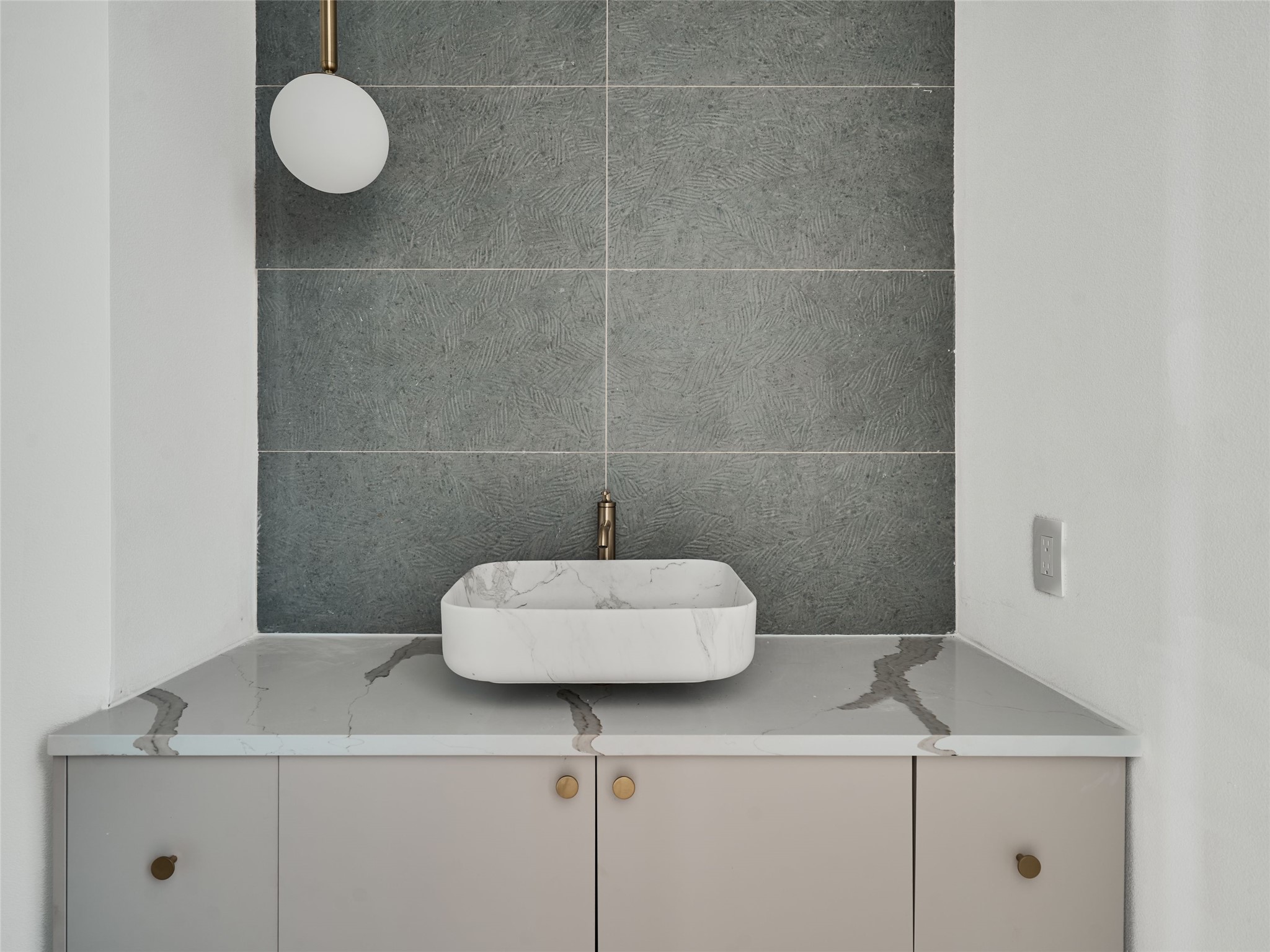 2100 Bighorn Leander, TX 78641 - Photo 9 of 36 Bathroom featuring vanity