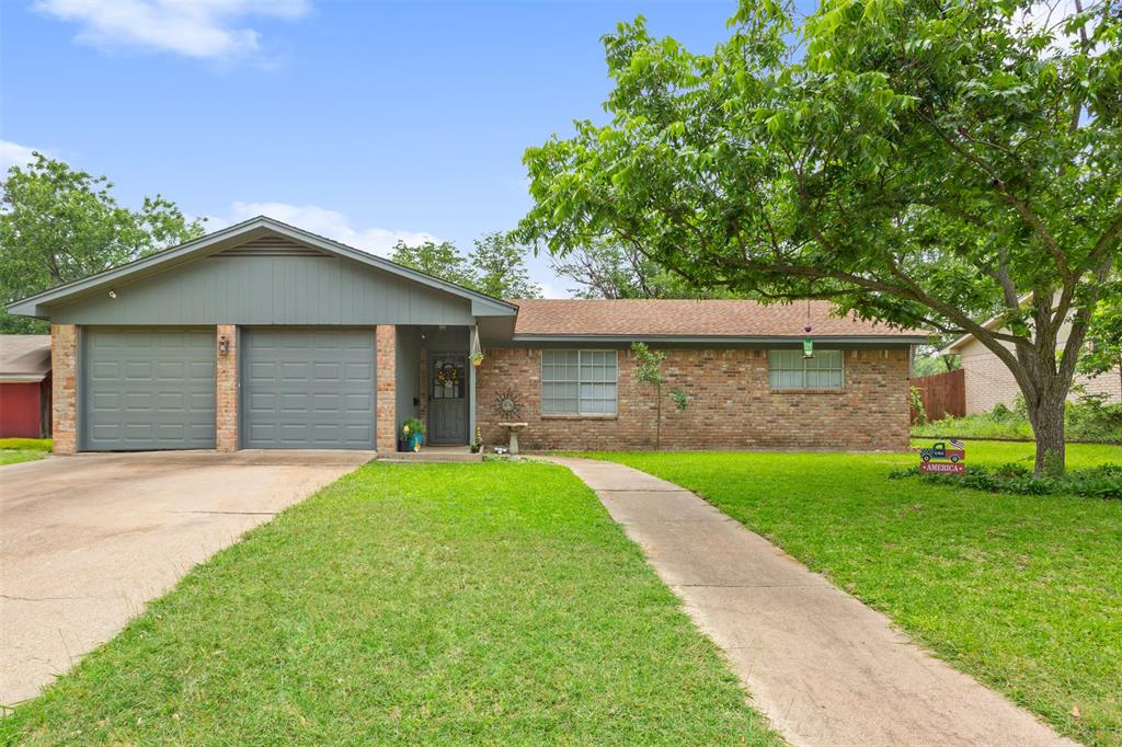 208 Alamosa Drive Hewitt, TX 76643 - Photo 1 of 1 a front view of a house with garden
