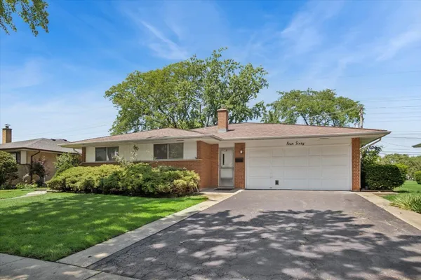 $450,000 | 460 West Kathleen Drive, Des Plaines, IL 60016