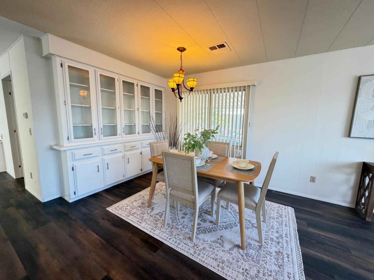 163 Rimma Way Roseville, CA 95661 - Photo 6 of 36 Gallery Image 6