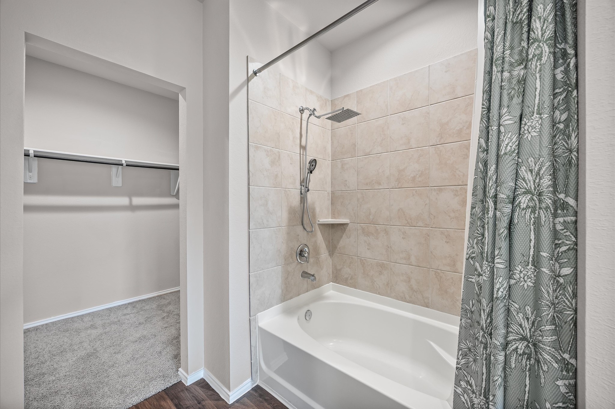 23522 Wedgewood Cliff Way Spring, TX 77373 - Photo 15 of 30 a bathroom with a bathtub and shower