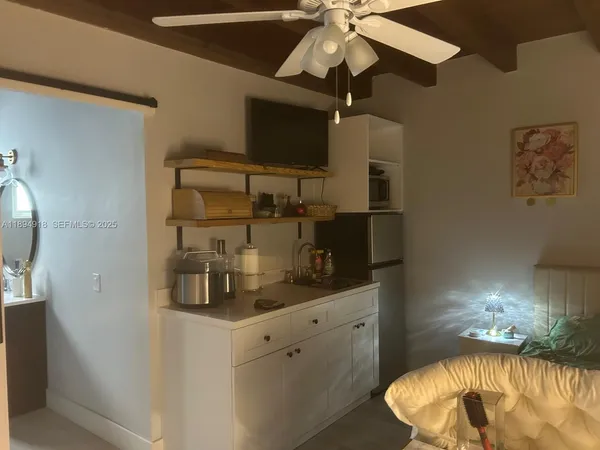 $1,450 | South Miami, South Miami, FL 33143