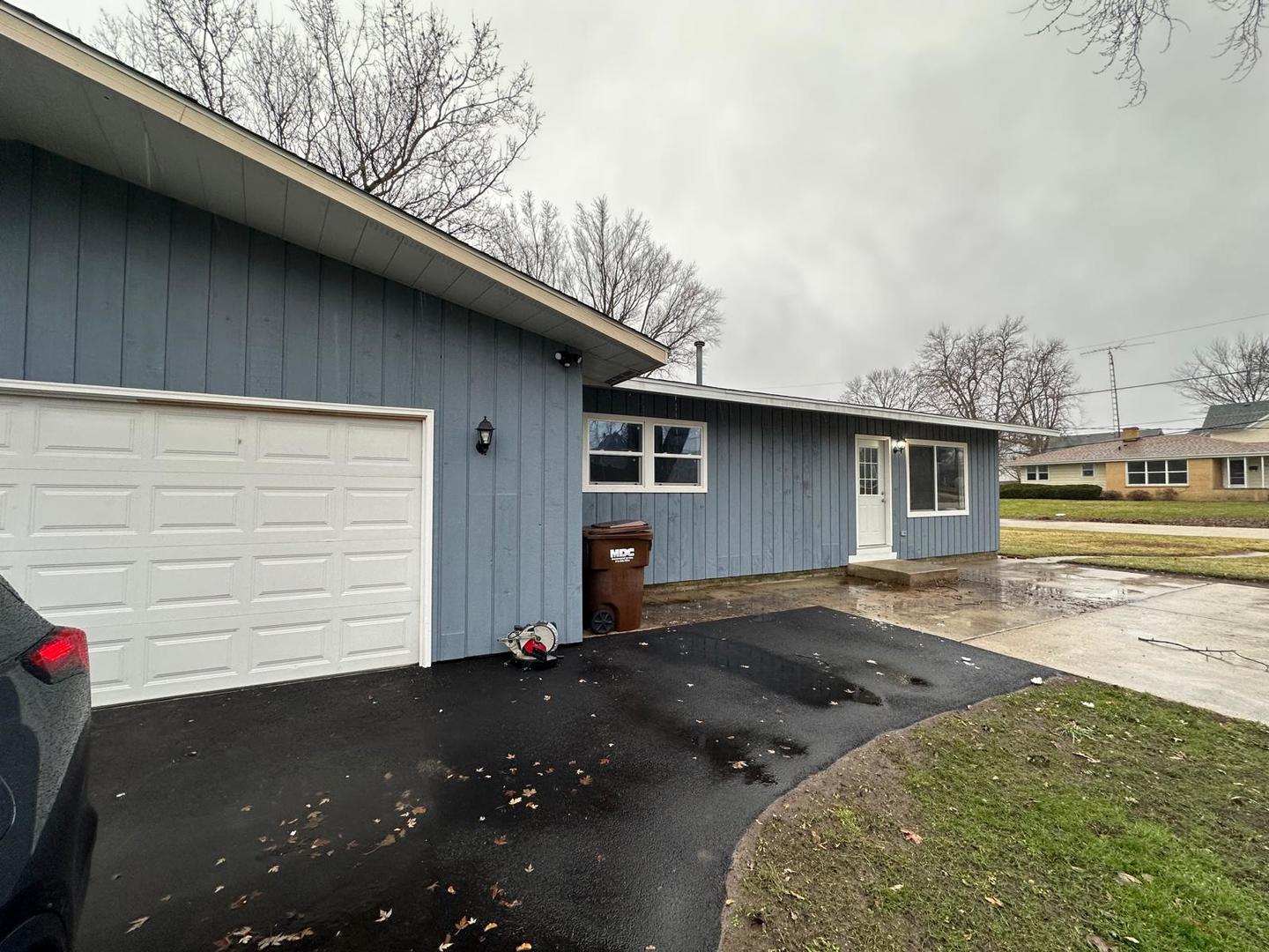 307 Grant Street Harvard, IL 60033 - Photo 15 of 18 a backyard of a house